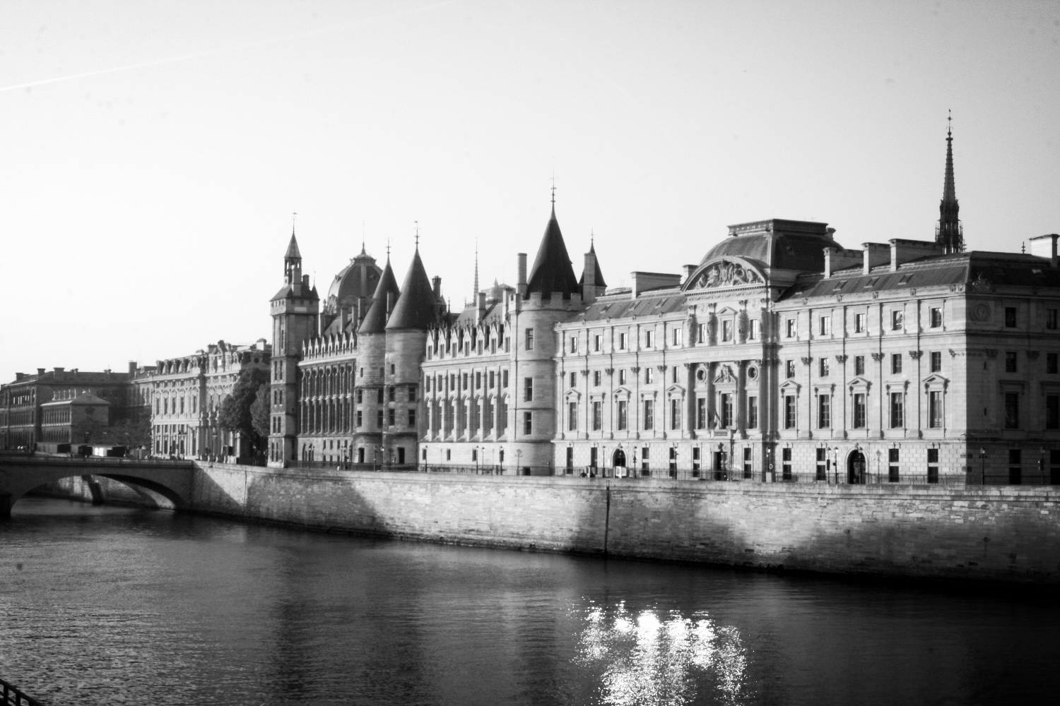 Palais de justice de Paris au bord de la Seine
